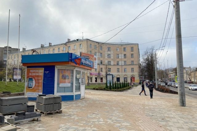 Киоск микрозаймов на улице Николаева в Смоленске демонтируют