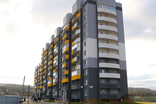 Пять квартир получили дети-сироты в брянском микрорайоне «Деснаград»