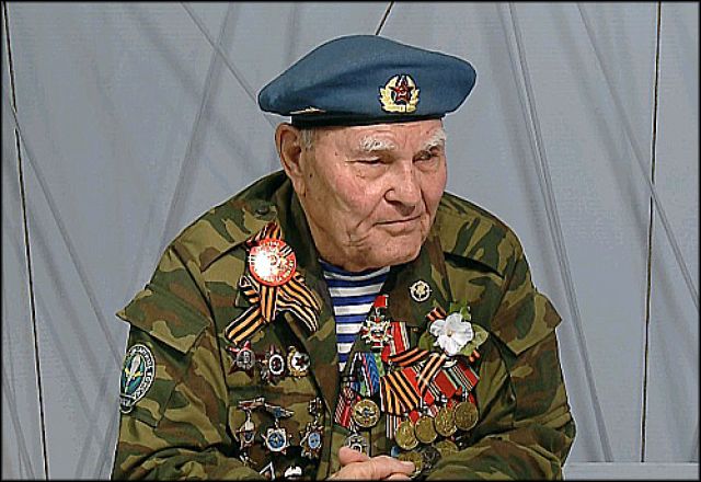 Его имя было внесено в Книгу рекордов России как самого старшего ветерана ВДВ.