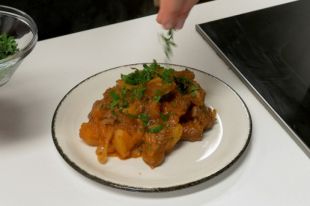 Жаркое из говядины: рецепт вкусного и сытного блюда
