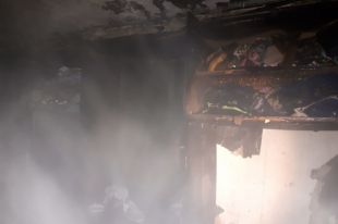 Из задымленного дома на улице Чкалова в Оренбурге пожарные спасли 18 человек, в числе которых две детей.