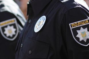 Во Львове мужчина выпал из автобуса и умер на остановке