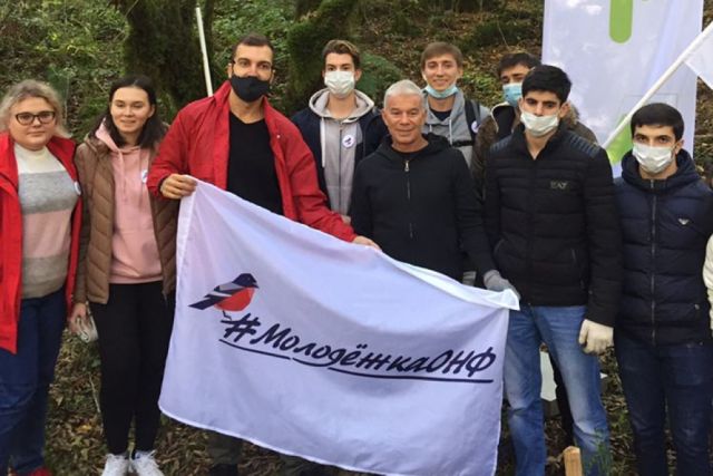 Олег Газманов поблагодарил волонтеров за сохранение леса в Сочи