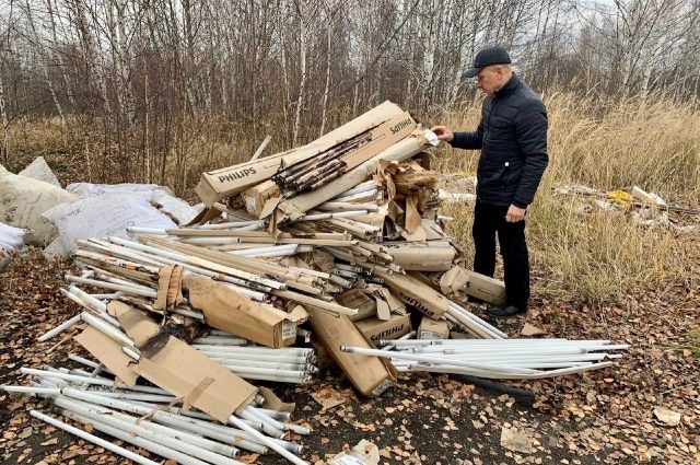 В лесополосе Кимовского района обнаружили свалку ртутных ламп