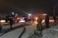 Пожарные три часа тушили коттедж в Новосибирске.