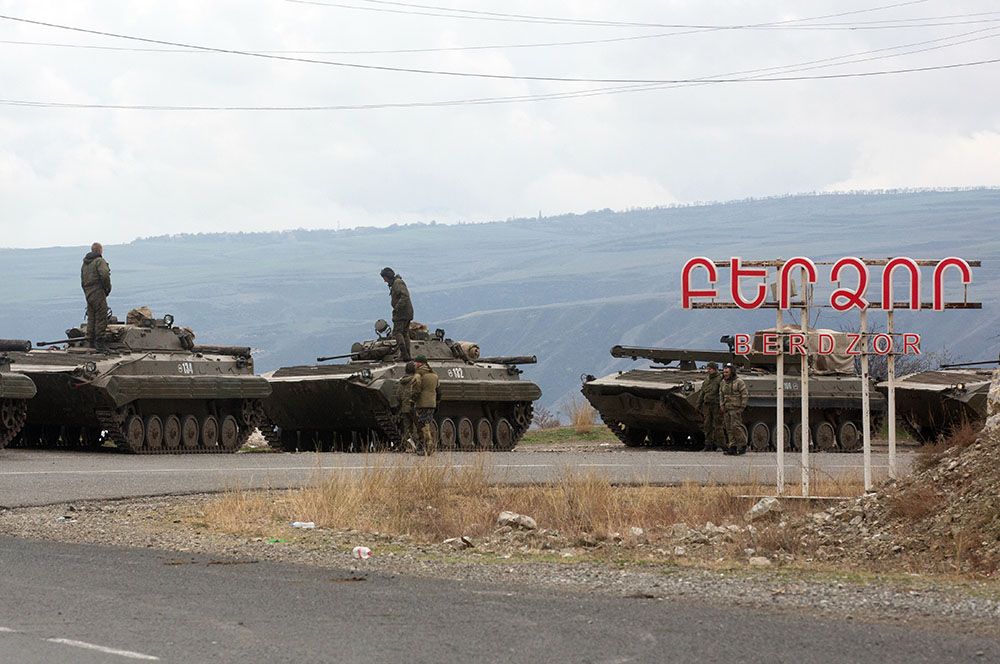 Боевые машины пехоты российских миротворцев в Нагорном Карабахе.