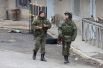 Российские военнослужащие из состава миротворческих сил патрулируют город Лачин.