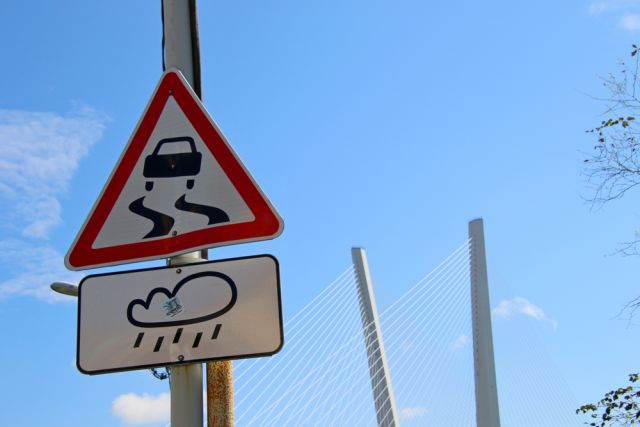 Пятигорских автомобилистов предупредили о гололёде и незаметных пешеходах