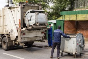 Новосибирский региональный оператор «Экология-Новосибирск» предсказал стоимость вывоза мусора в 2021 году. Как сообщила директор компании Лариса Анисимова в эфире «Городской волны», тариф по обращению с ТКО не должен быть выше 100 рублей.