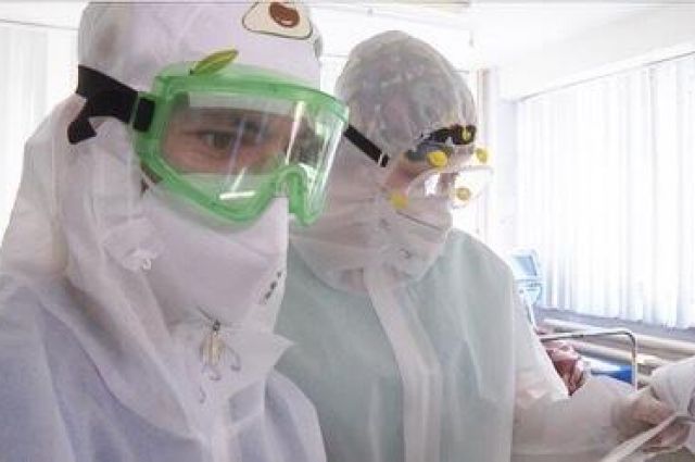 В Омске ординаторы борются с коронавирусом в «красной зоне»