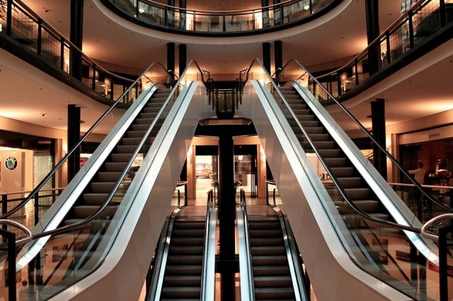 В торговом центре Сочи ребёнка затянуло в эскалатор