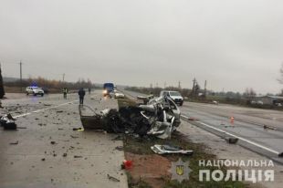 Под Житомиром столкнулись грузовик и легковушка: три человека погибли