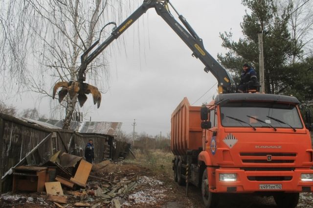 В Пскове ликвидировали несанкционированную свалку строительного мусора