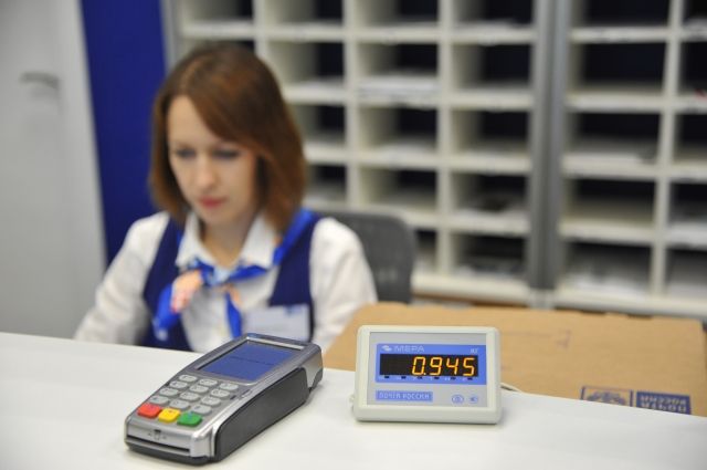Свыше 15 тысяч жителей Новосибирска получили выплаты по больничным листам в почтовых отделениях.