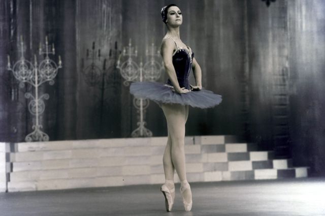 Народная артистка СССР Майя Плисецкая в балете Александра Глазунова «Раймонда».
