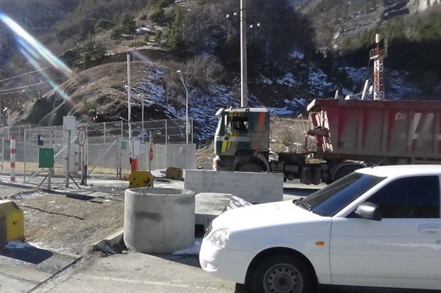 Военно-Грузинская дорога остаётся закрытой, открытия ожидают 370 грузовиков