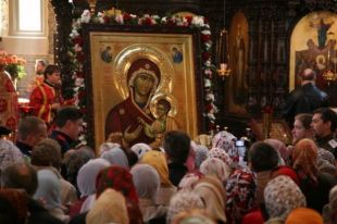 Коронавирус: в Украине хотят снова ограничить количество людей в храмах
