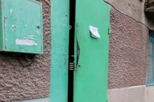 Вор взломал три замка