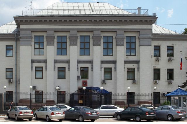 Российское посольство в Киеве призвало Украину к диалогу с Донбассом