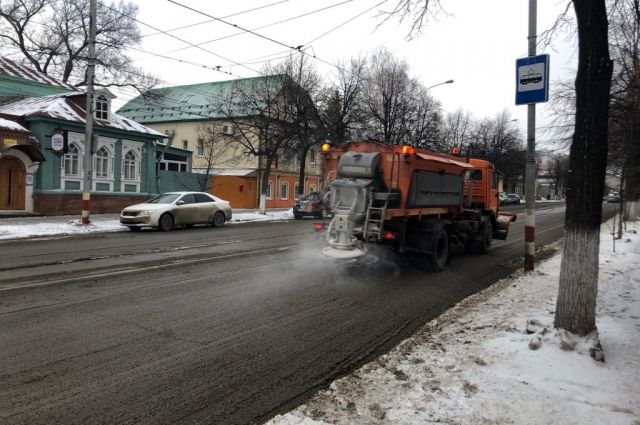 С гололёдом в Ульяновске будут бороться 37 спецмашин и 20 тракторов