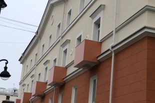 По поручению губернатора края Дмитрия Махонина фонд капремонта прорабатывает вопрос нанесения антивандального покрытия на вновь отремонтированные фасады многоквартирных домов.