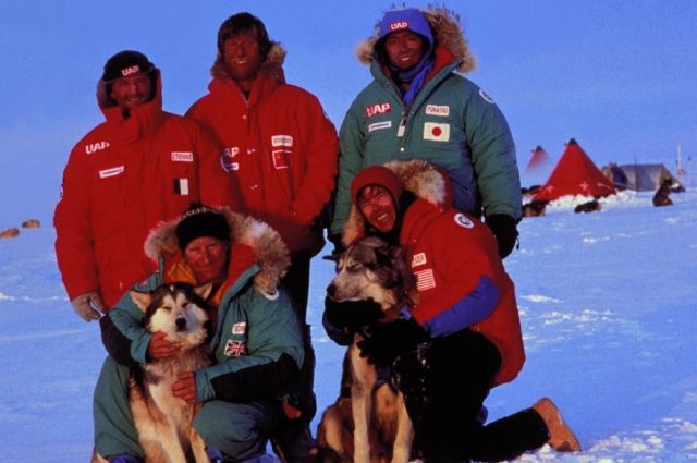 Полярник Виктор Боярский в числе участников экспедиции «Трансантарктика», за 221 день преодолевших 6500 км на лыжах и собачьих упряжках. За это достижение он внесен в Книгу рекордов Гиннесса.  