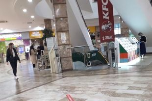 Охранникам ТЦ Тюмени разрешили проверять документы у посетителей
