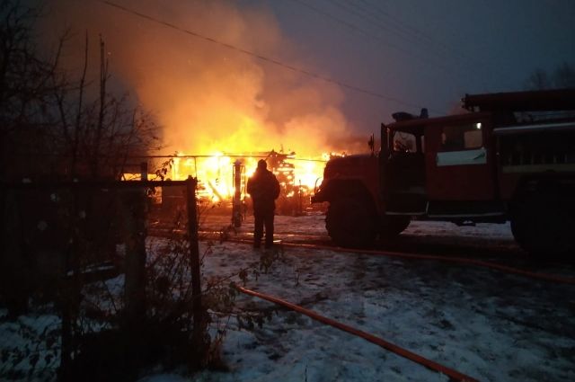 Пенсионер спасал документы и погиб на пожаре в селе Саратовской области