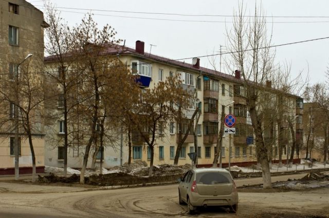 В Новокуйбышевске на улице Ленинградской из окна выпал мужчина