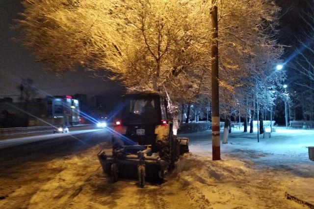 С улиц Ульяновска вывезли 10 самосвалов снега