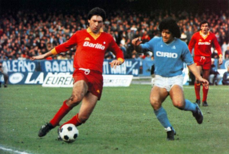 Марадона и Анчелотти в матче «Наполи-Рома», 1984 год.