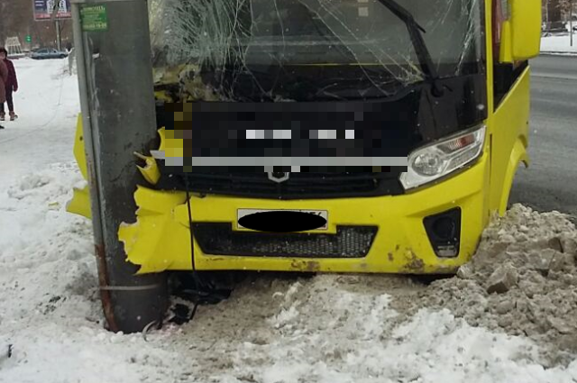В ДТП в Оренбурге пострадали три пассажира автобуса. 