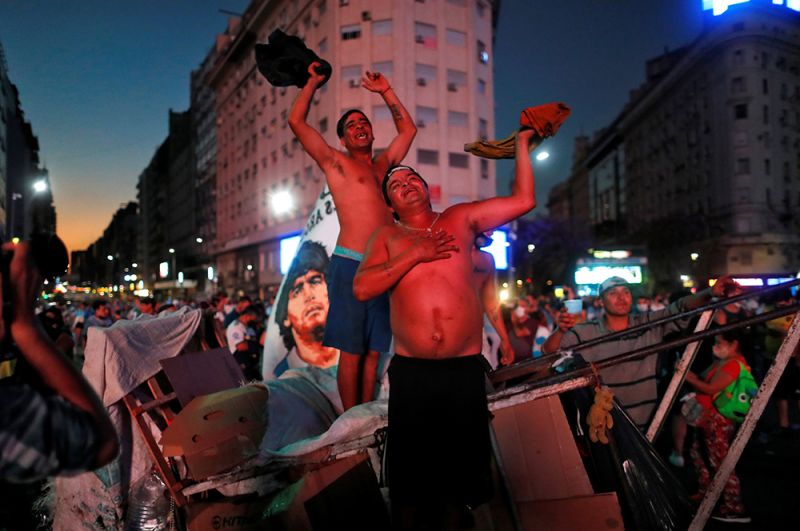 Поклонники Марадоны в Буэнос-Айресе, Аргентина.