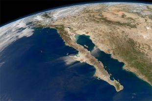 Астронавт NASA опубликовал снимки Земли из окна Crew Dragon