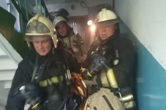 В Клинцах пожарные спасли человека из горящей квартиры