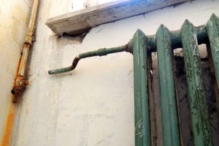По предварительной информации, причиной стал сорванный кран на элеваторном узле.