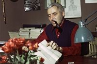 Константин Симонов в своем рабочем кабинете. 1960 год.