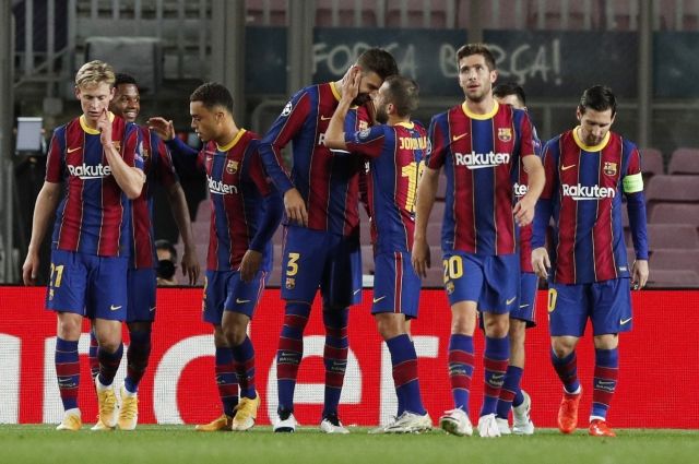 «Барселона» снизит зарплаты футболистам