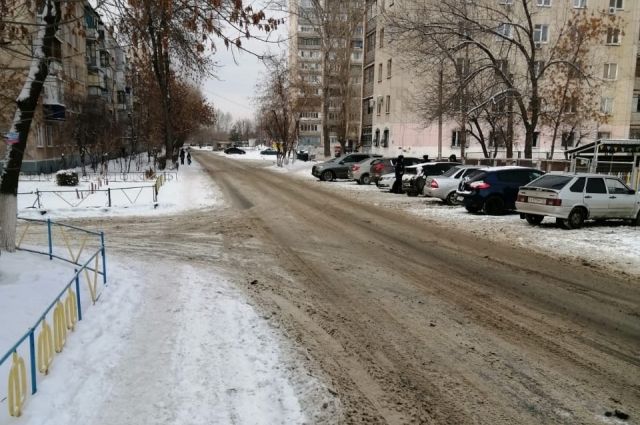 В Оренбурге разыскивают водителя машины темного цвета, который наехал на 9-летнего ребенка.
