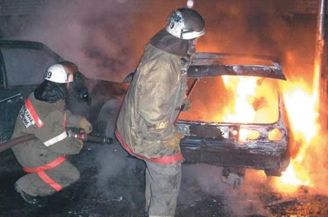 Три автомобиля сгорели в Ростове-на-Дону