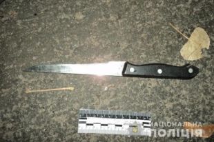 В Киеве задержали иностранца, который нанес ножевые ранения мужчине.