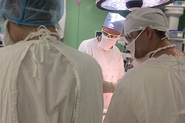 В Краснодаре хирурги сделали пациентке новую челюсть за 10 часов