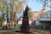 Памятник В.О. Ключевскому у цирка.