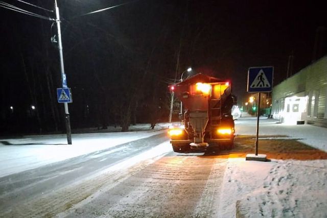 В Хабаровске на уборку снега ночью вышли 55 единиц техники