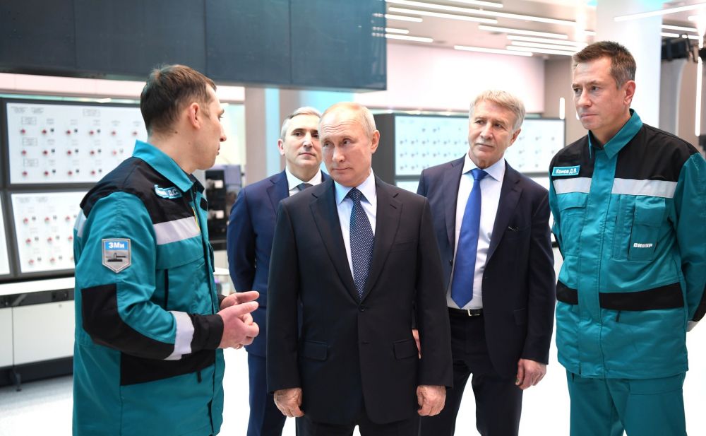 В ходе посещения нефтехимического комбината «ЗапСибНефтехим».