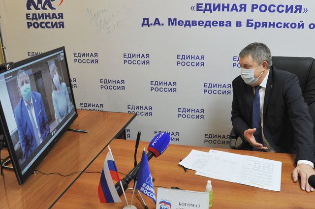 Губернатор Александр Богомаз принял граждан в приемной Дмитрия Медведева