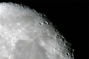 Космический корабль Китая успешно достиг Луны.