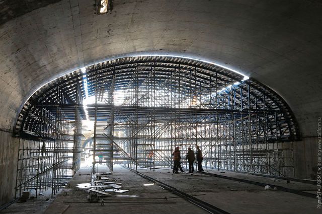 Строители метро начали проходку перегонного тоннеля к «Театральной»