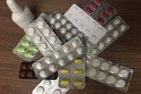 О лекарствах от COVID-19 в аптеках Новосибирска можно узнать по телефону.