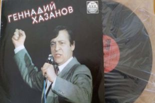 На выставке в библиотеке им. Горького можно прослушать пластинку с лучшими репризами Геннадия Хазанова.